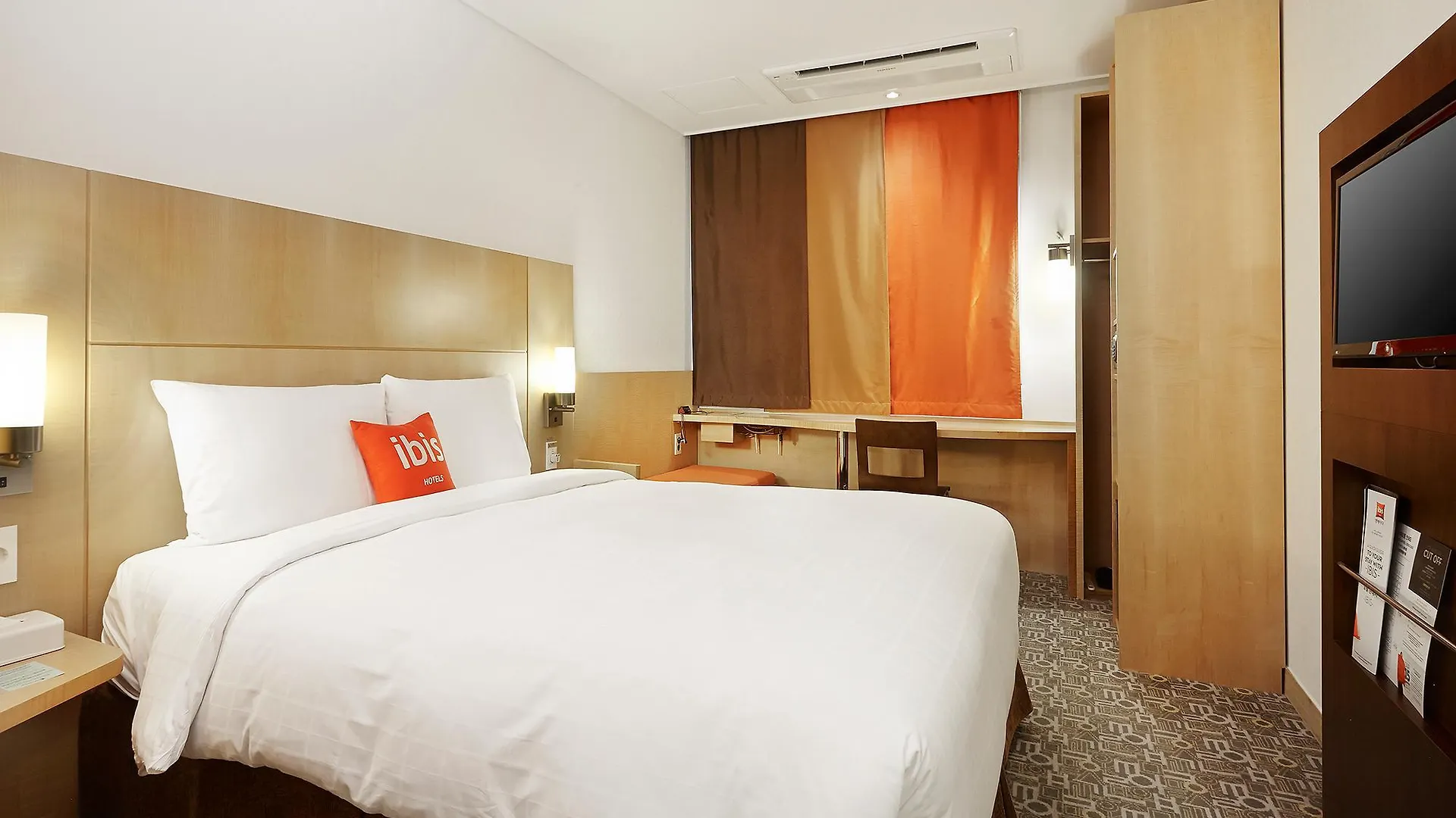 Ibis Ambassador Seoul Insadong Hotel 3*,  South Korea